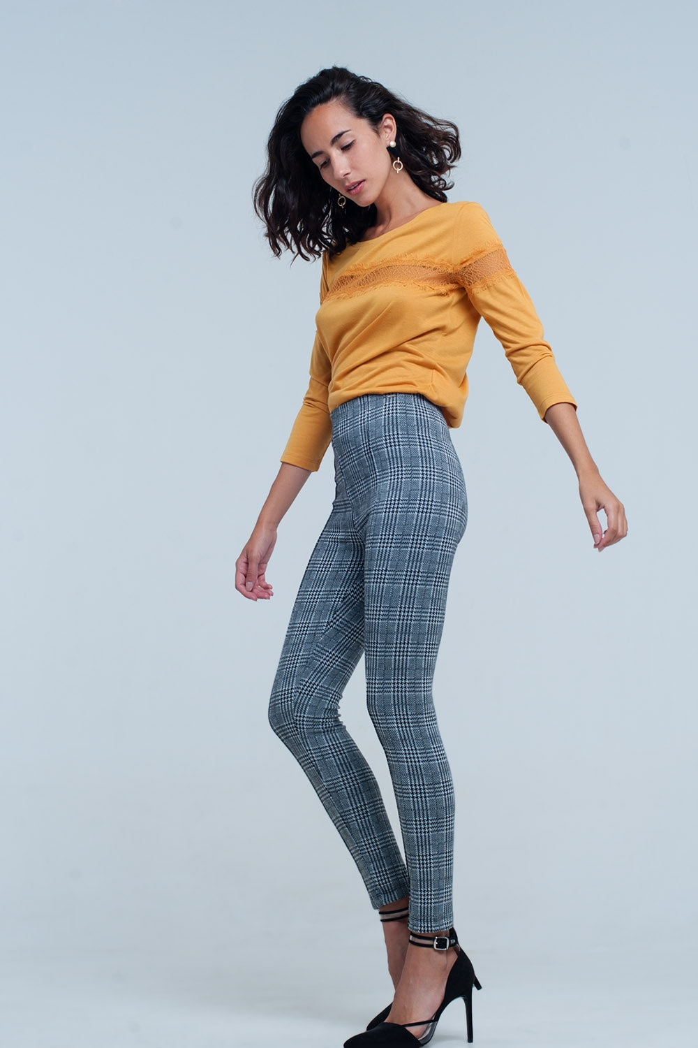 Maglia mustard con maniche 3/4 con finiture in pizzo cigliato
