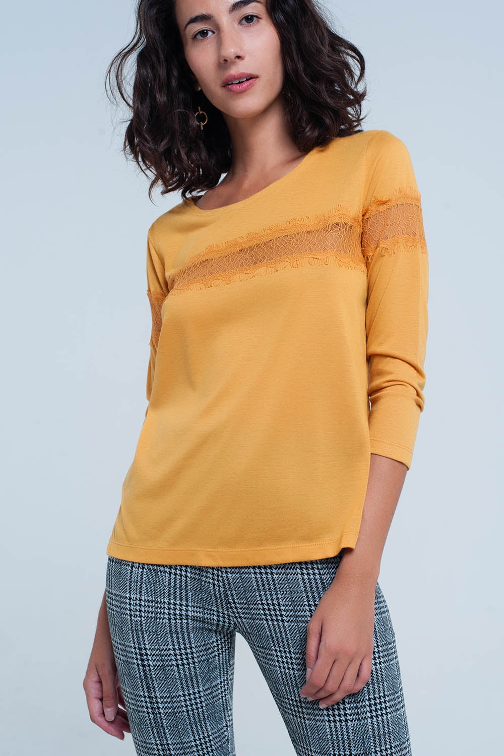 Maglia mustard con maniche 3/4 con finiture in pizzo cigliato