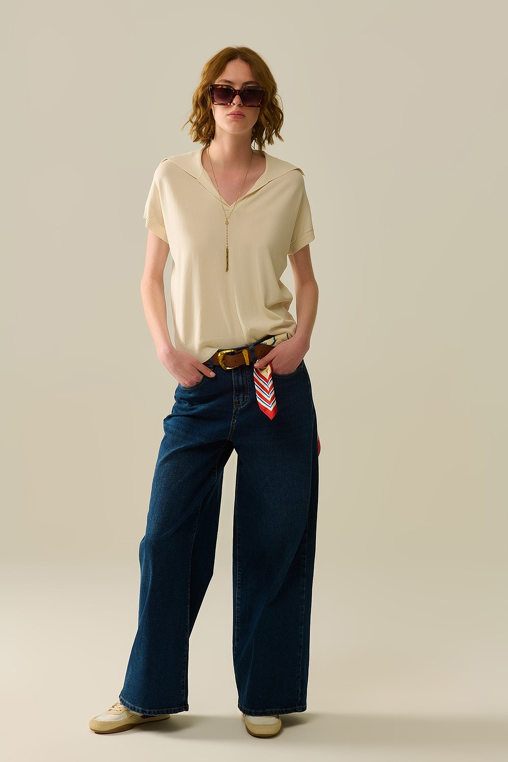 maglia polo a maglia fine in beige con maniche corte