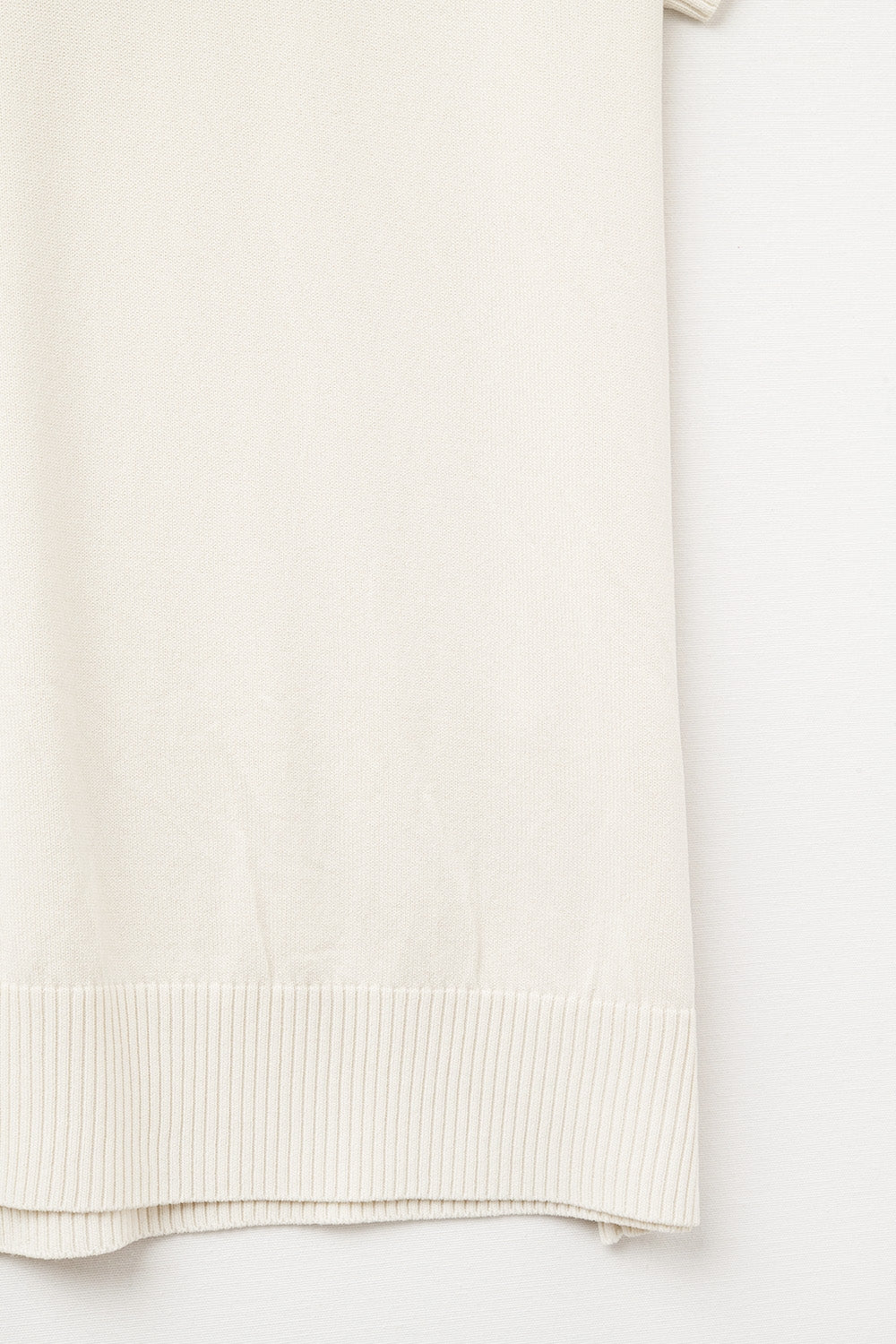maglia polo a maglia fine in beige con maniche corte