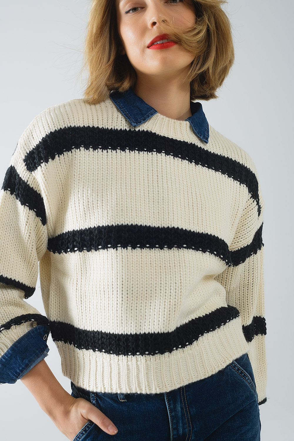 Maglia rilassata beige a righe nere