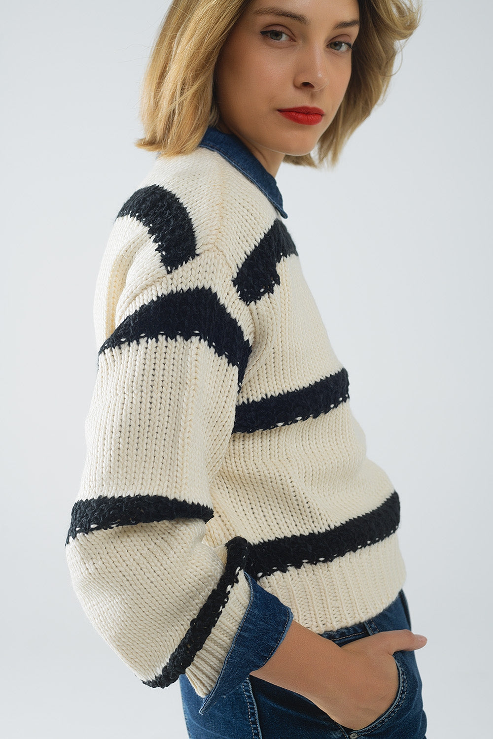 Maglia rilassata beige a righe nere