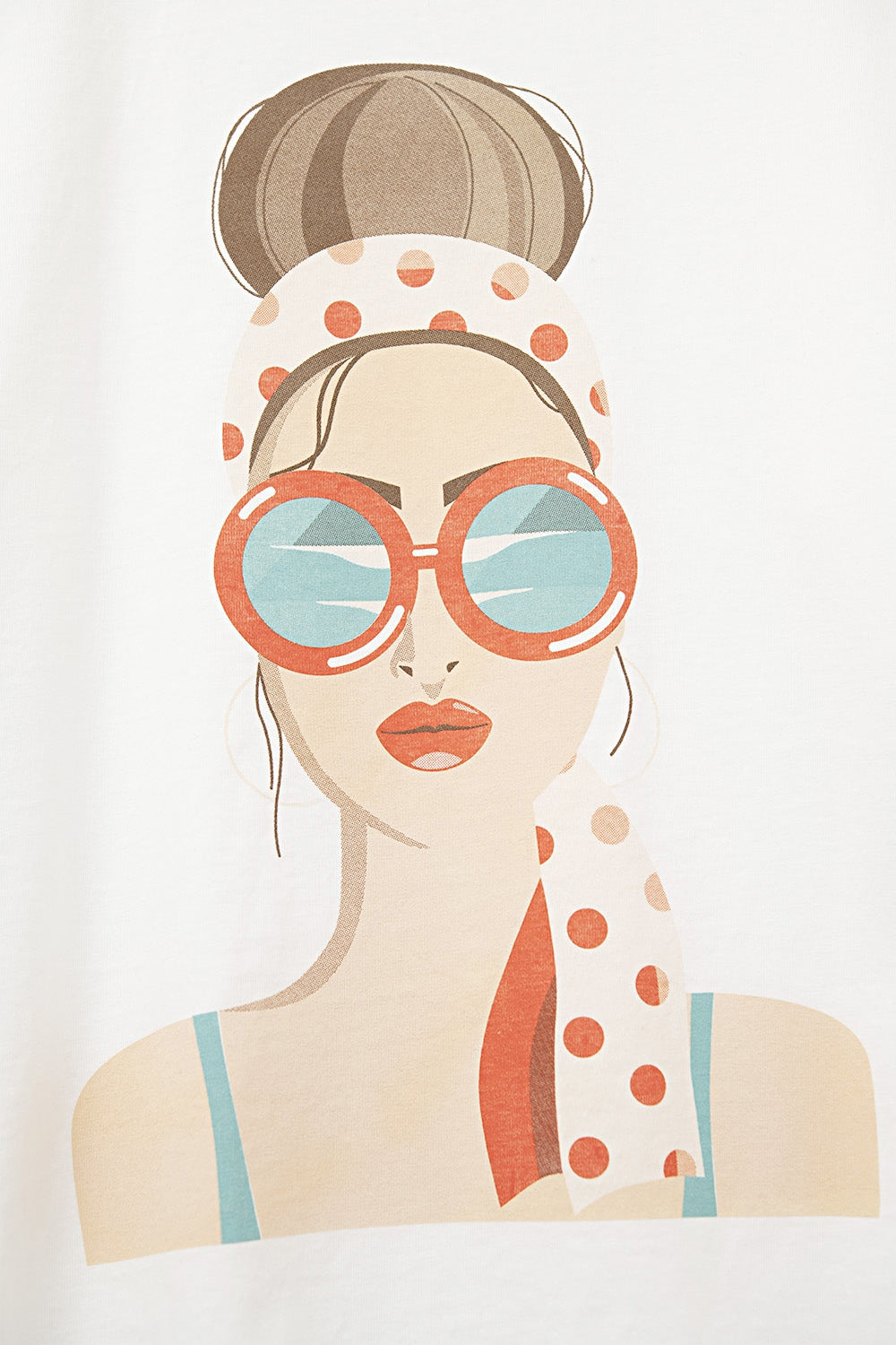 Maglietta bianca prodotta in Italia con grafica di ragazza vintage