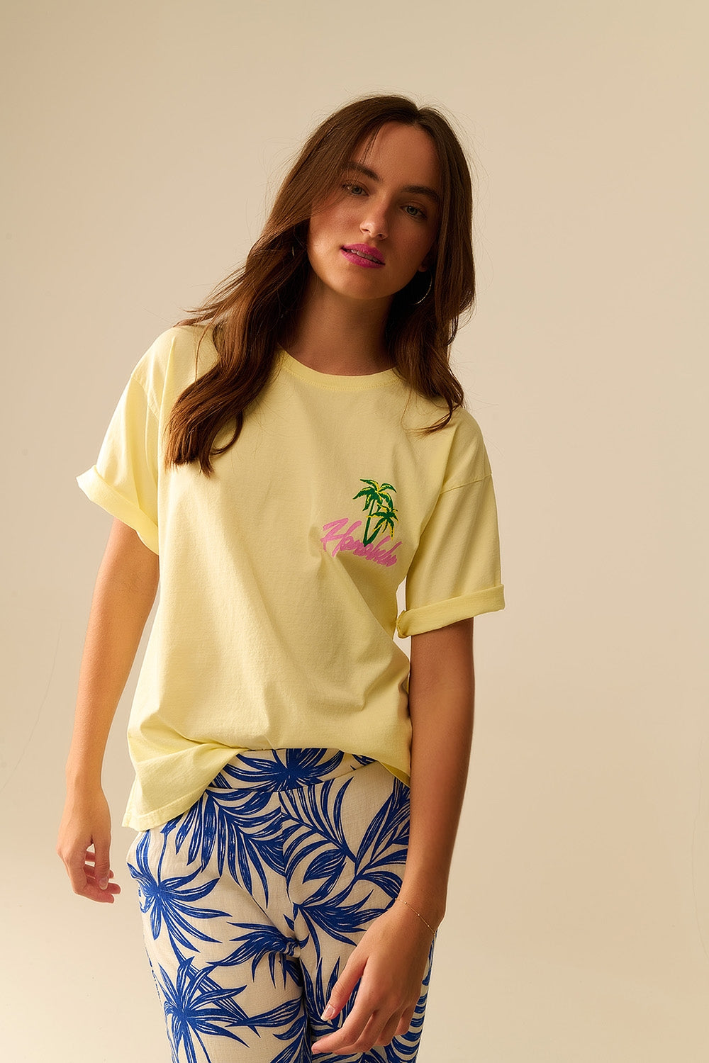 Maglietta gialla made in Italy con grafica di Honolulu