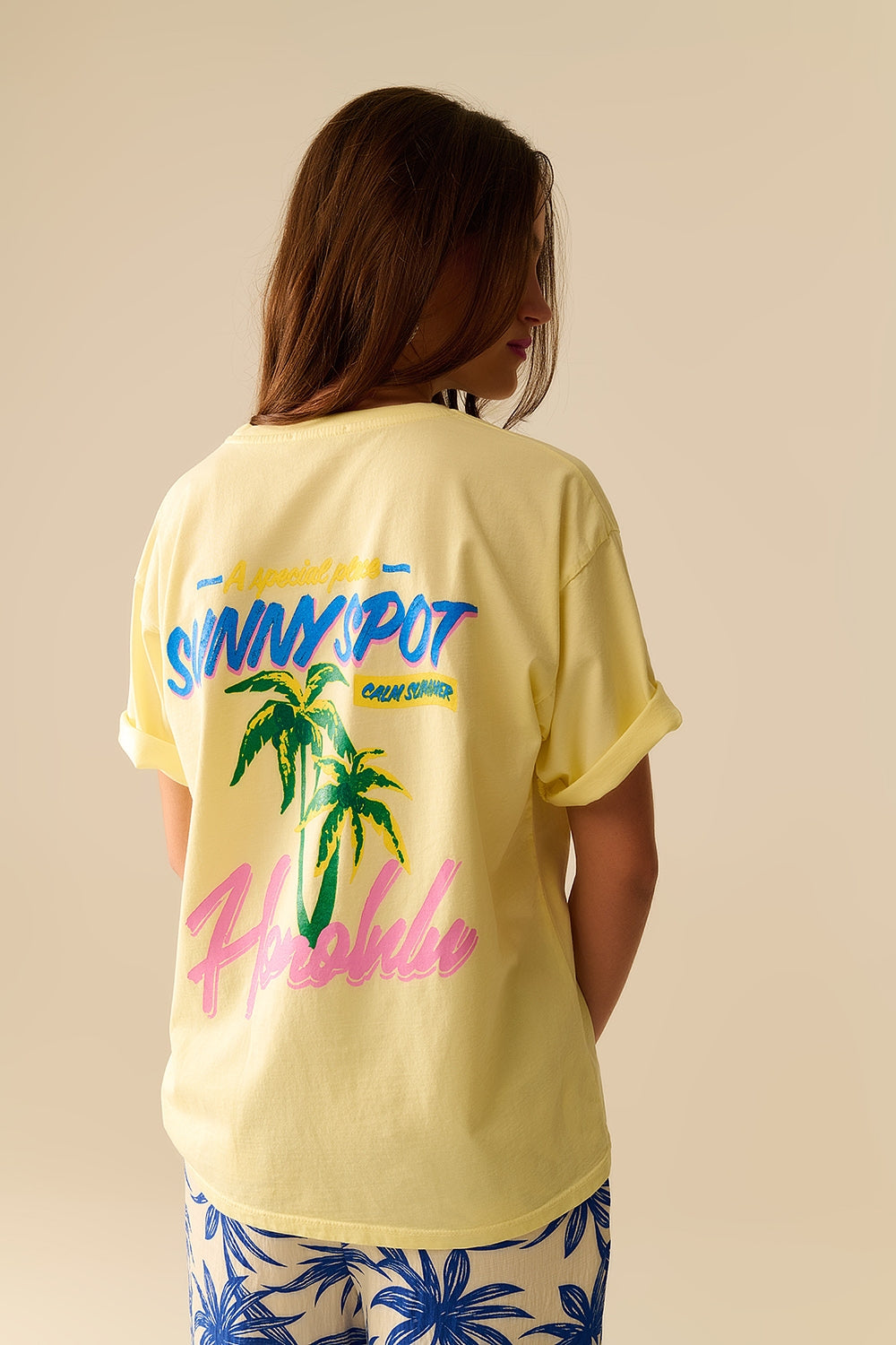 Maglietta gialla made in Italy con grafica di Honolulu