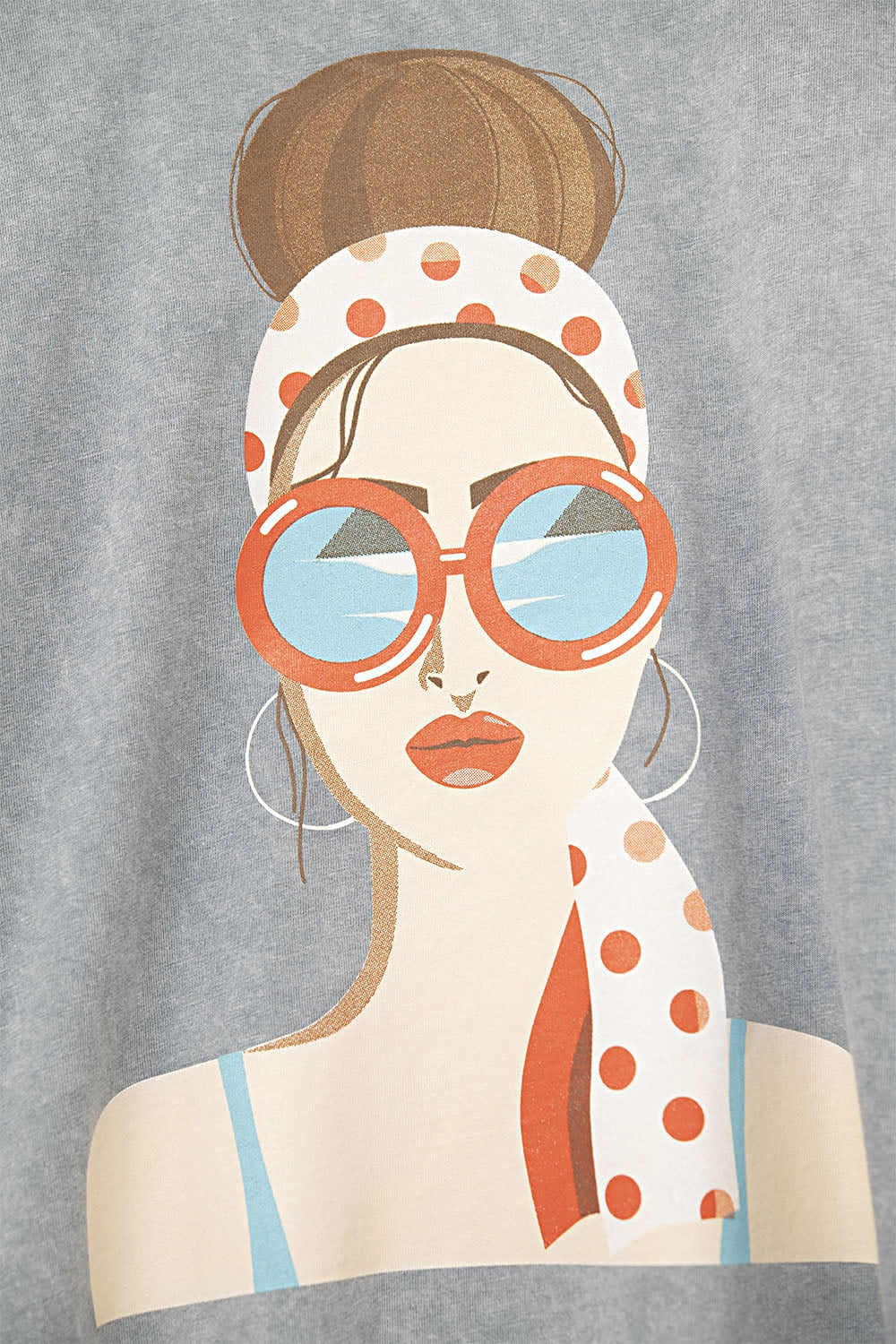Maglietta grigia prodotta in Italia con grafica di ragazza vintage
