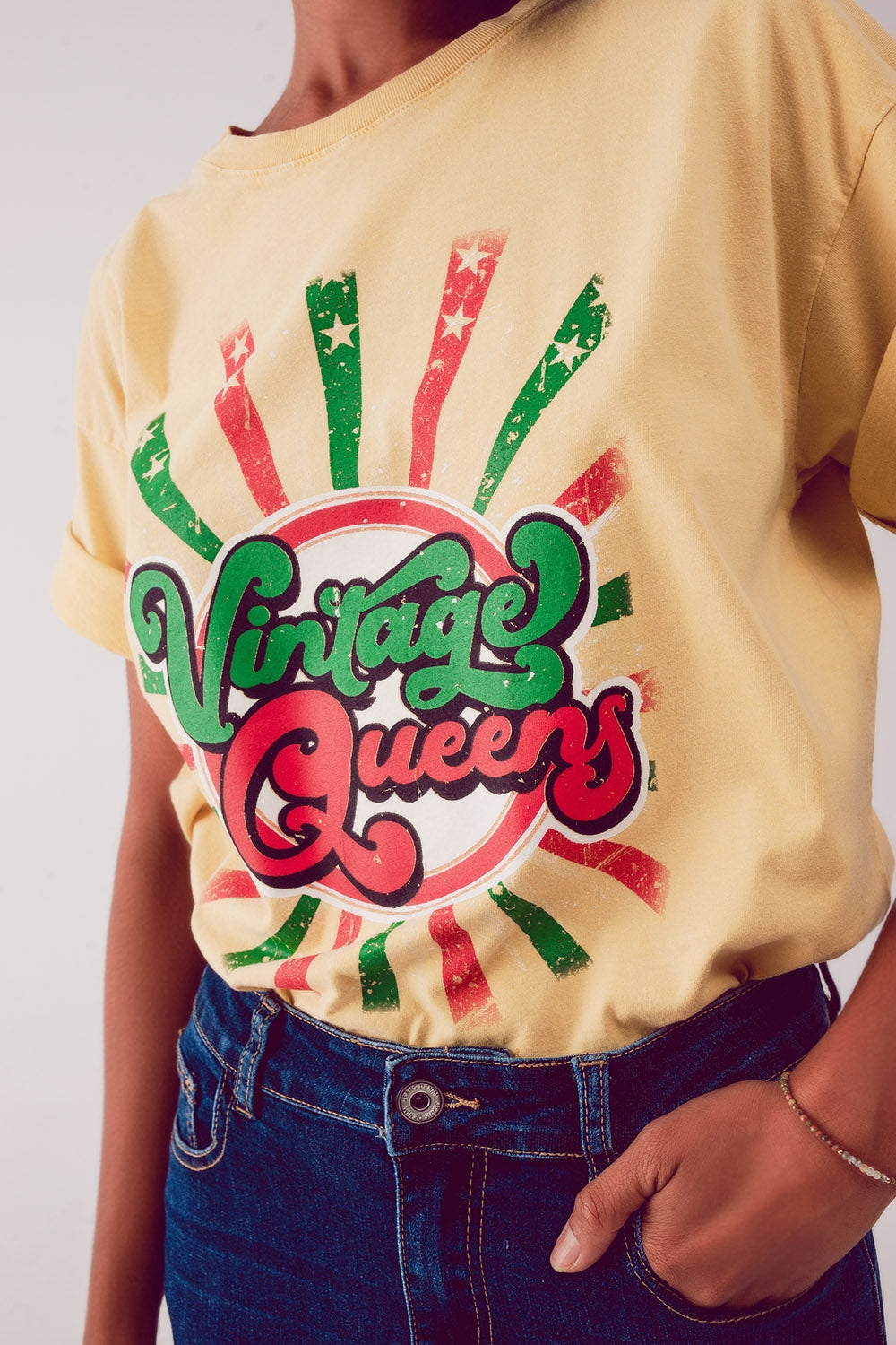 Maglietta morbida con stampa Vintage Queens gialla