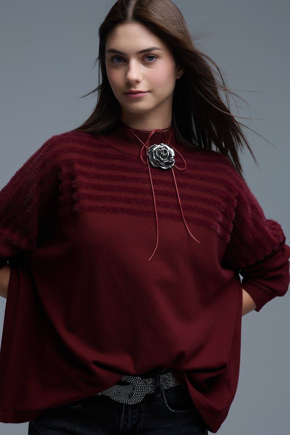 Maglione a collo alto con righe strutturate in borgogna