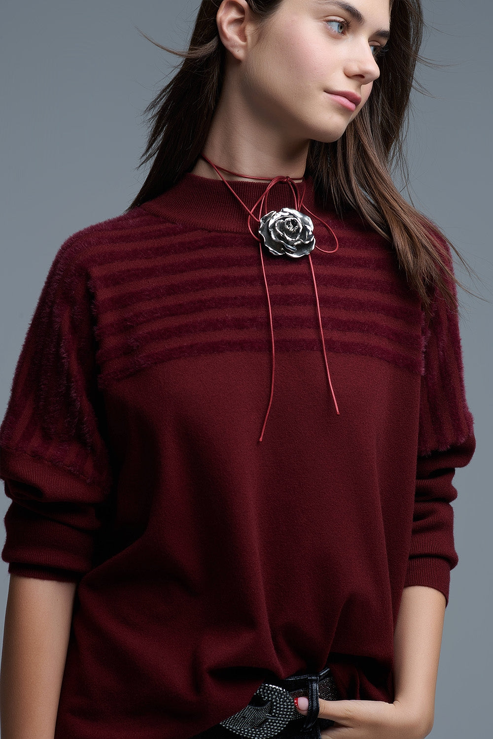 Maglione a collo alto con righe strutturate in borgogna