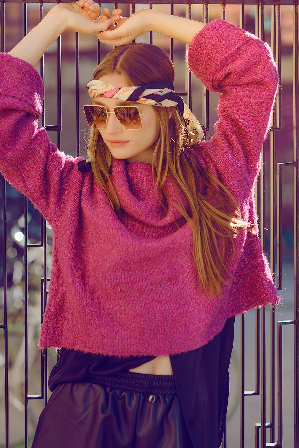 maglione a collo alto in maglia morbida color fucsia