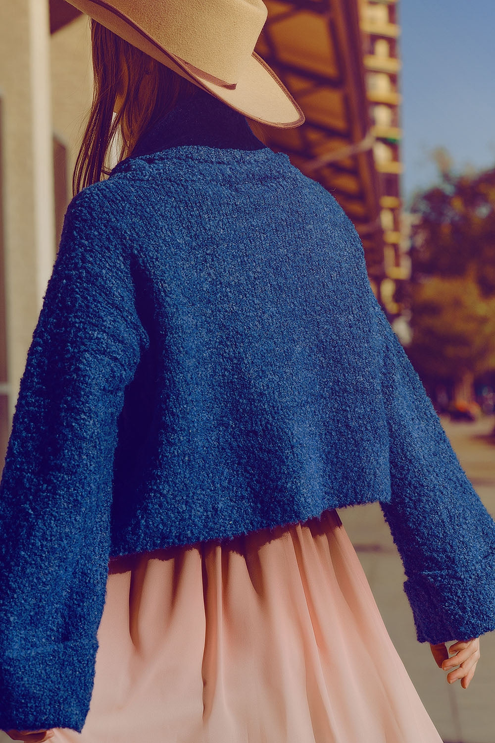 maglione a collo alto in maglia morbida di colore blu