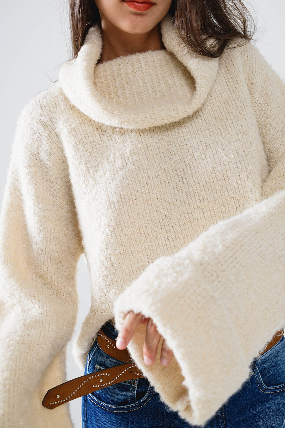 maglione a collo alto lavorato a maglia in beige
