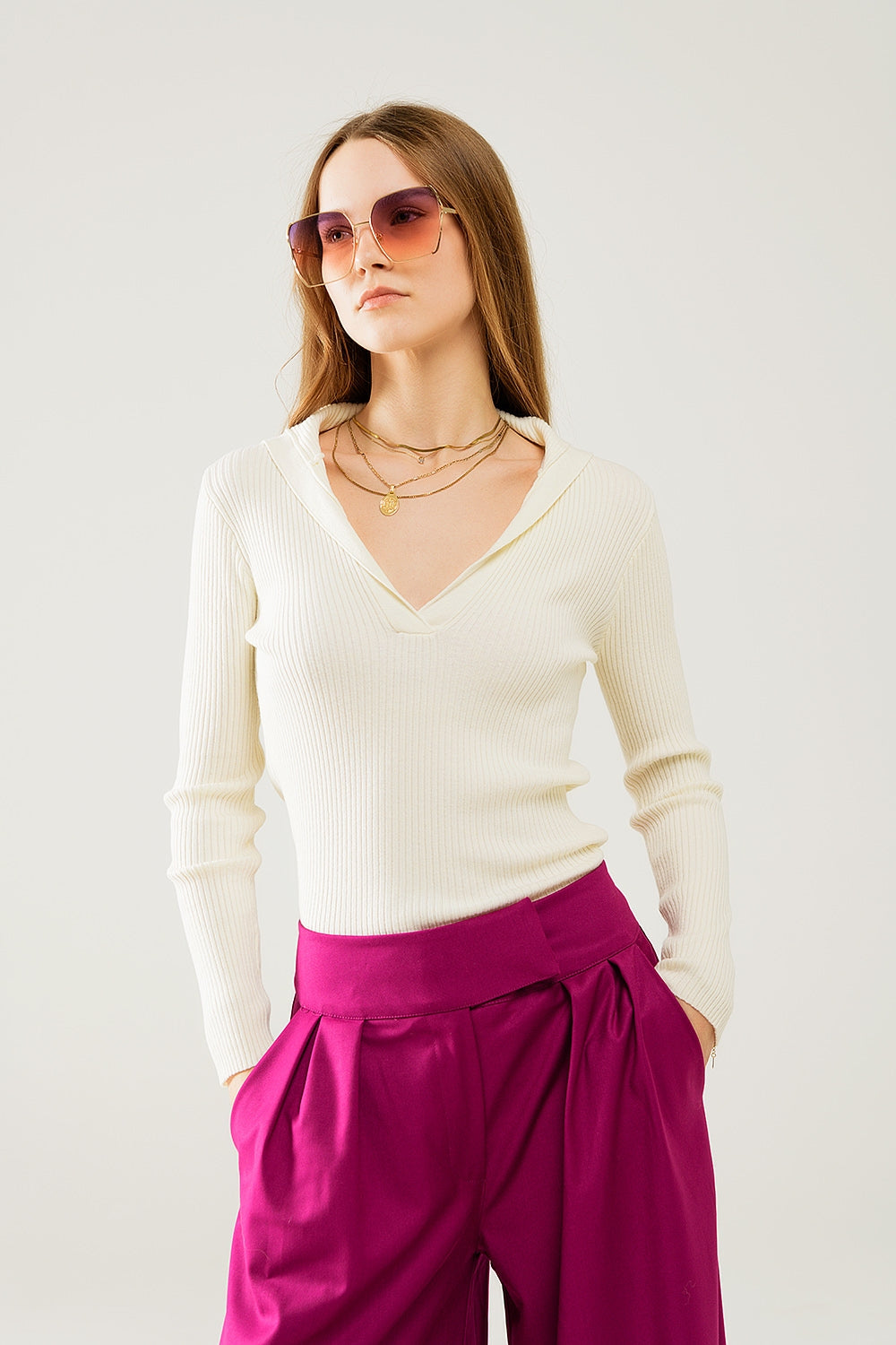 Q2 maglione a coste con colletto color crema e maniche lunghe