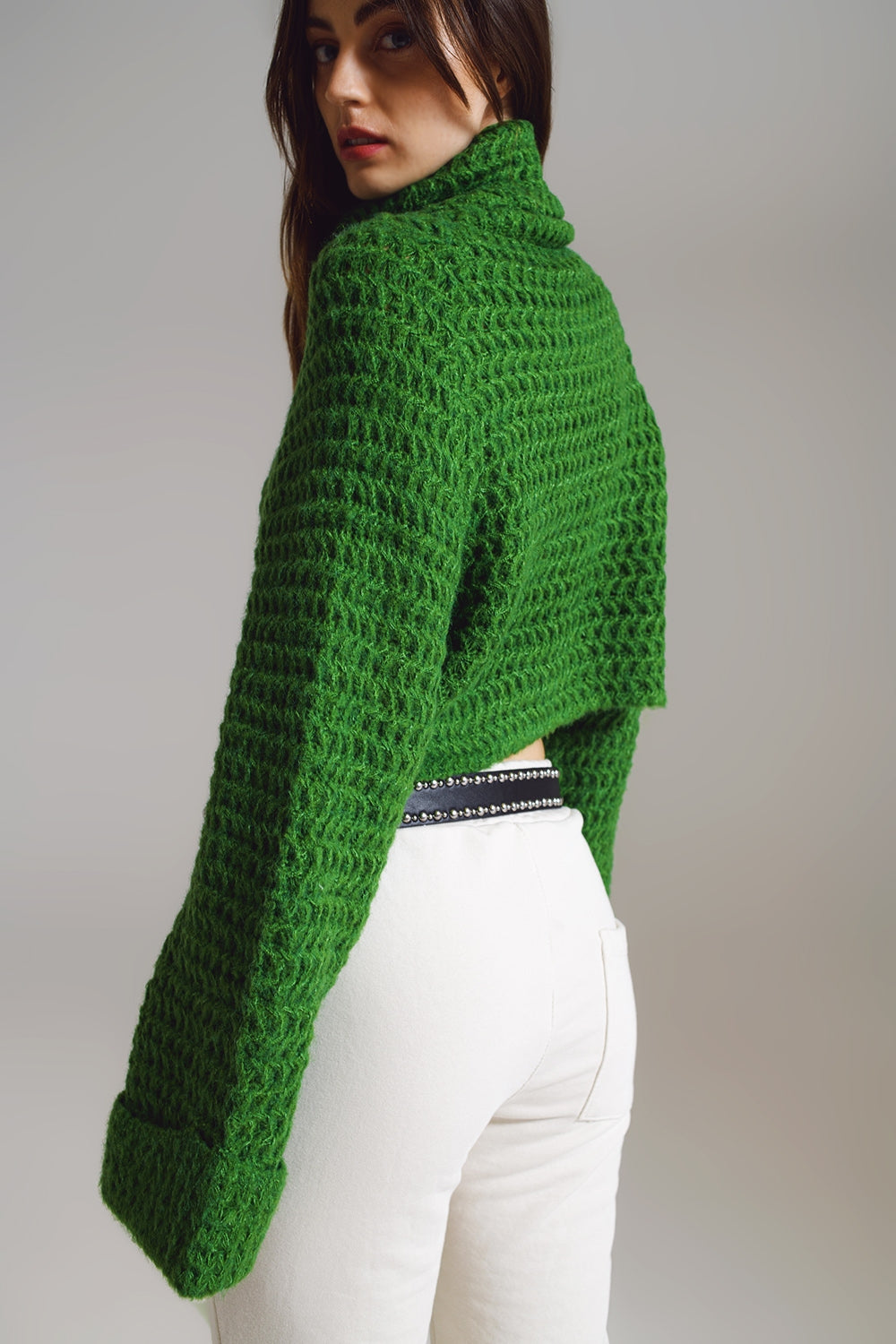 Maglione a coste con collo a dolcevita e polsini arrotolati in maglia a nido d'ape verde