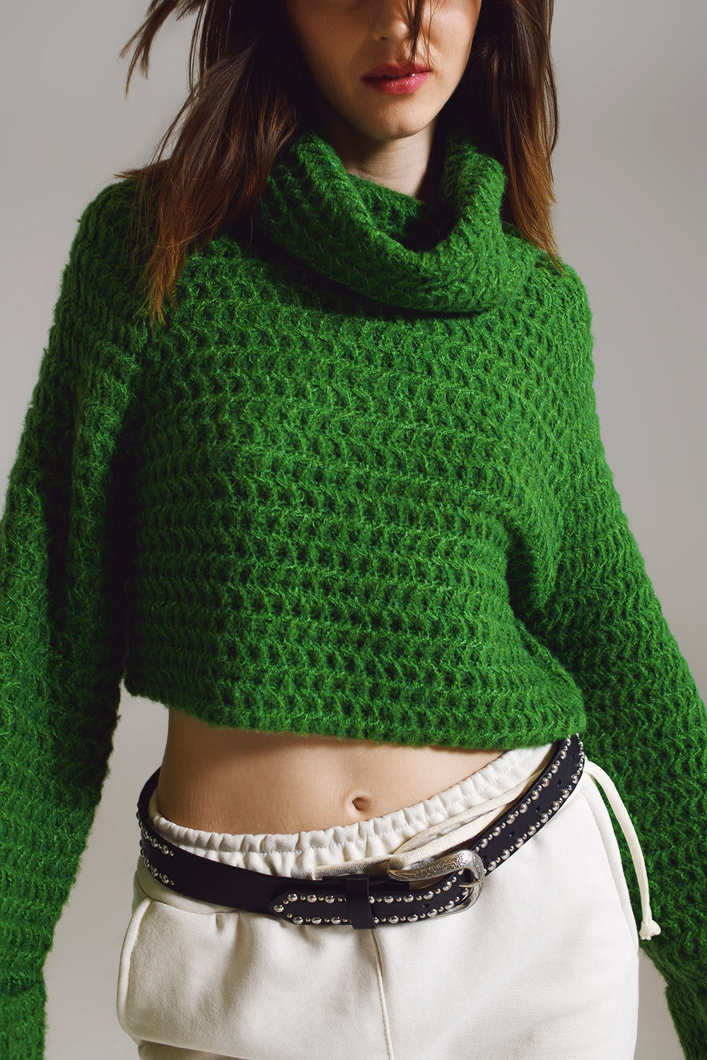 Maglione a coste con collo a dolcevita e polsini arrotolati in maglia a nido d'ape verde