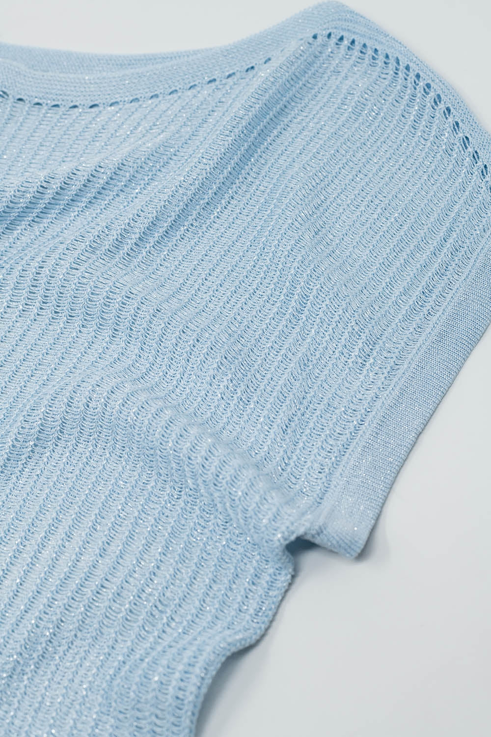 Maglione a coste con scollo a barca e maniche a cappuccio in blu