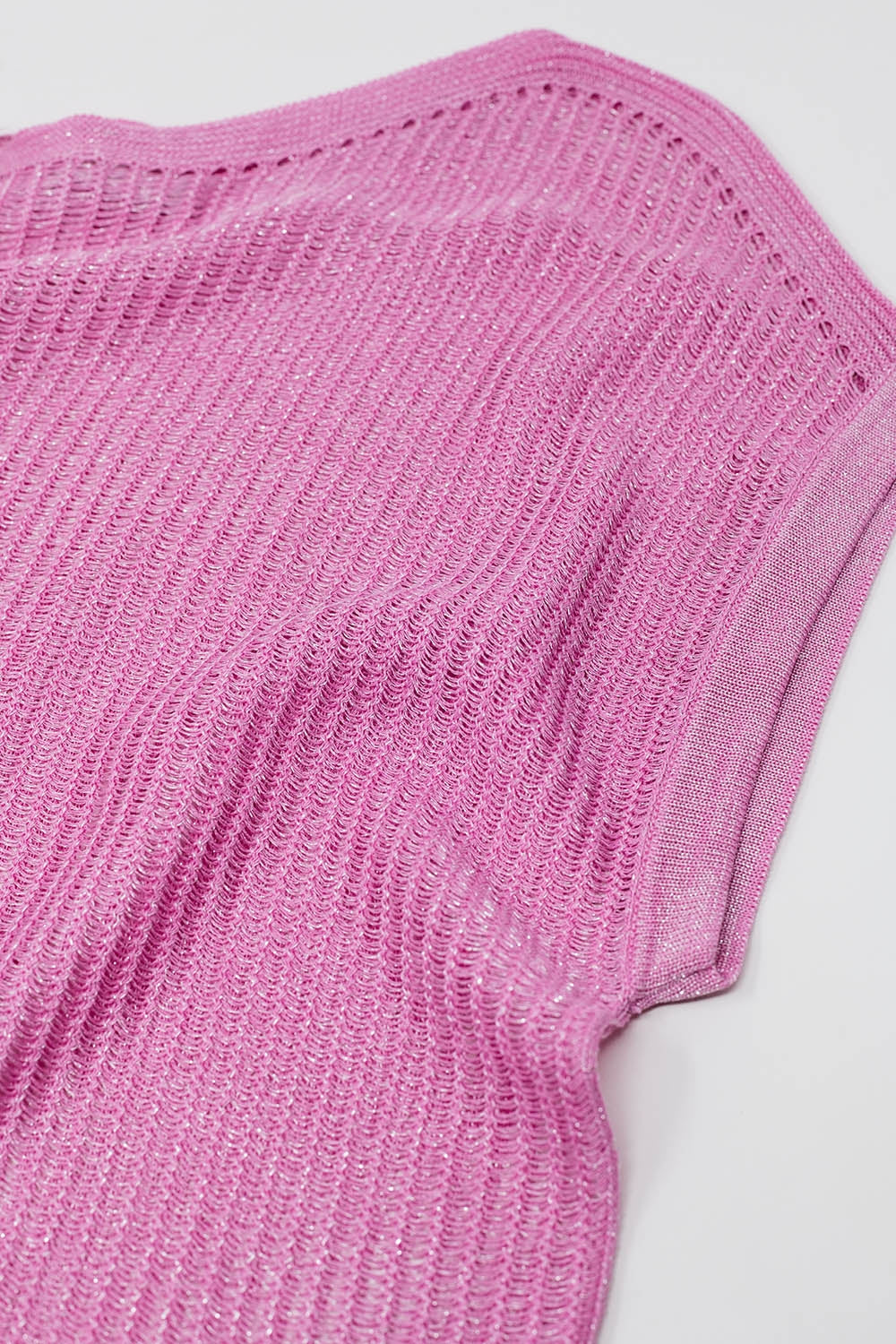 Maglione a coste con scollo a barca e maniche a cappuccio in rosa