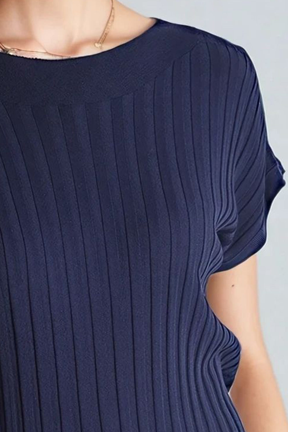 Maglione a coste sottili con scollo a barchetta