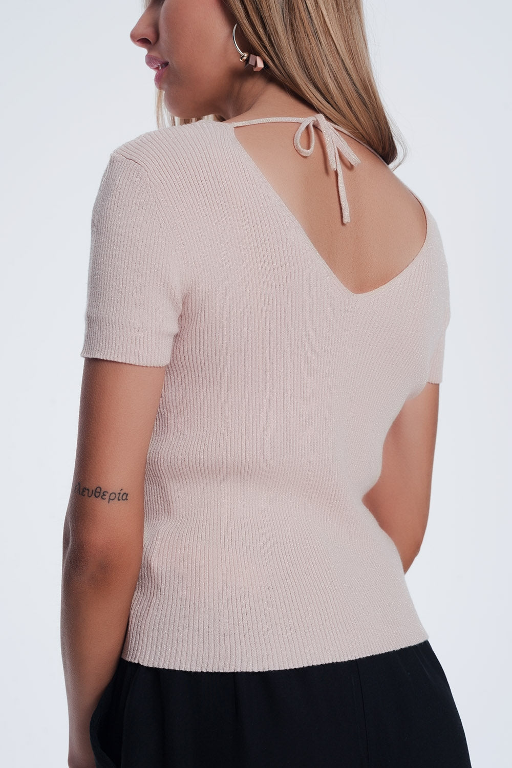 Maglione a costine a maniche corte con scollo a v rosa