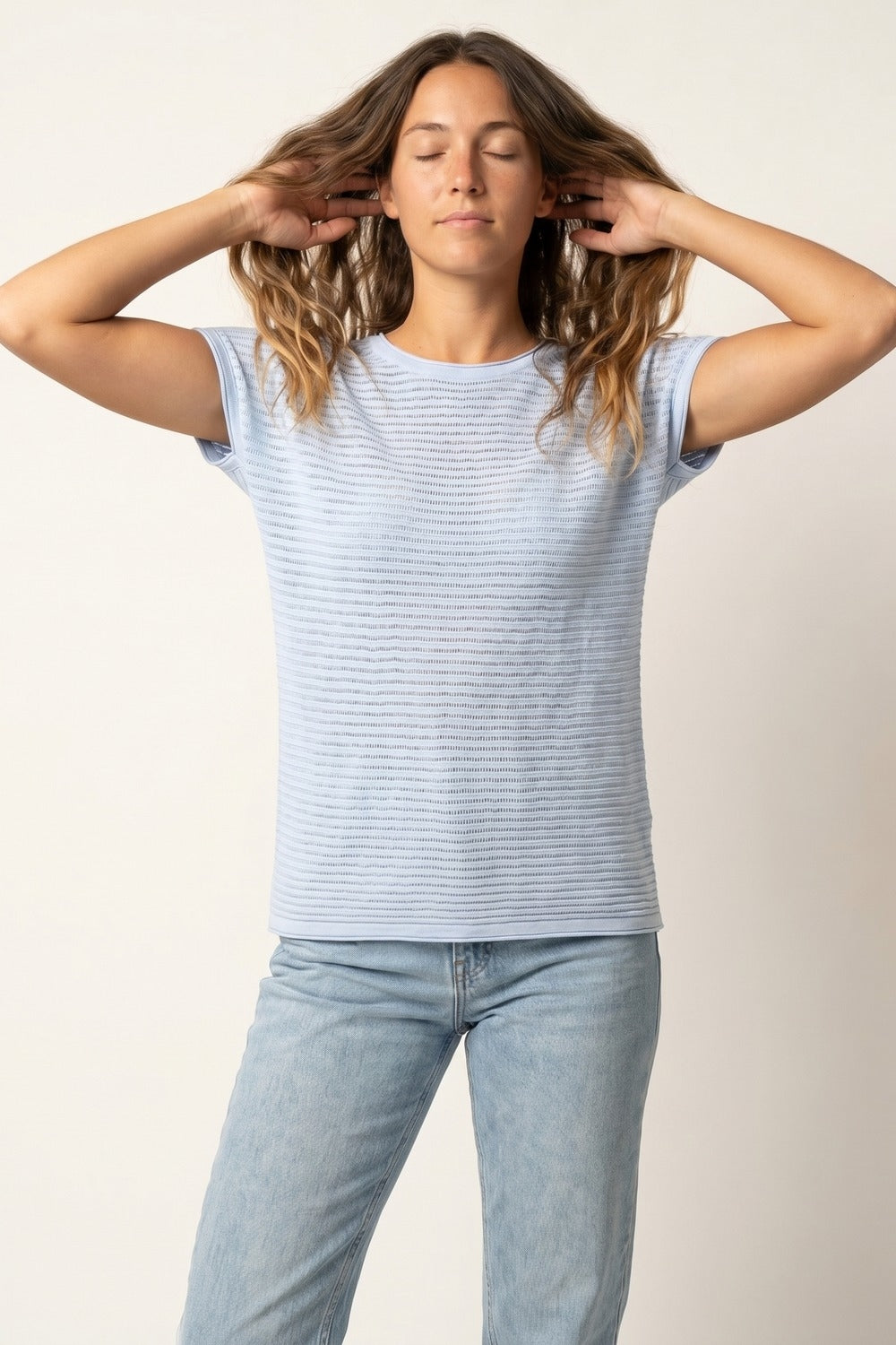 Maglione a maglia aperta a righe azzurro chiaro con vestibilità rilassata