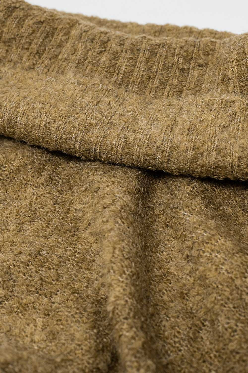 maglione a maglia con scollo a barca in beige