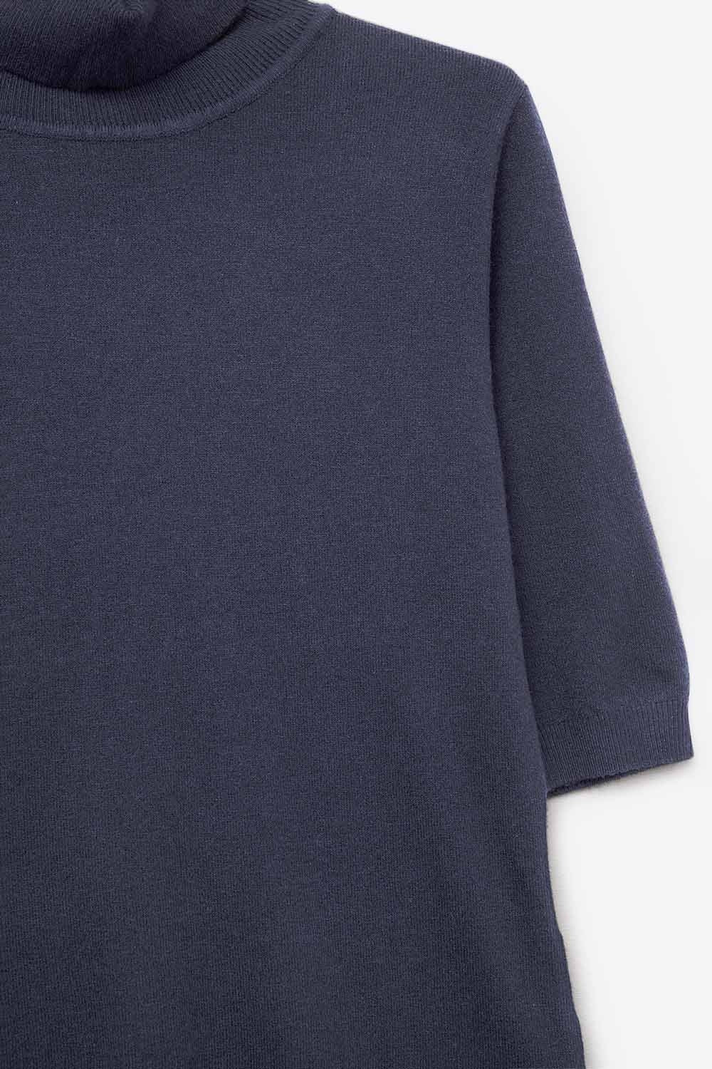 Maglione a maglia fine in blu navy con collo alto e maniche al gomito