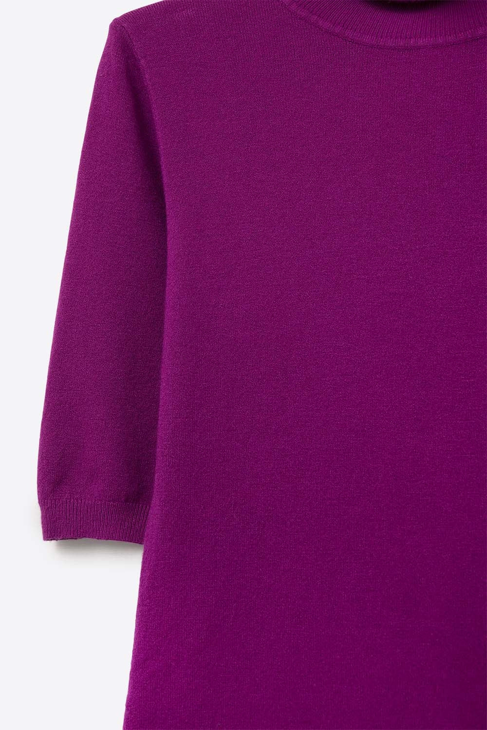 Maglione a maglia fine in fucsia con collo alto e maniche al gomito