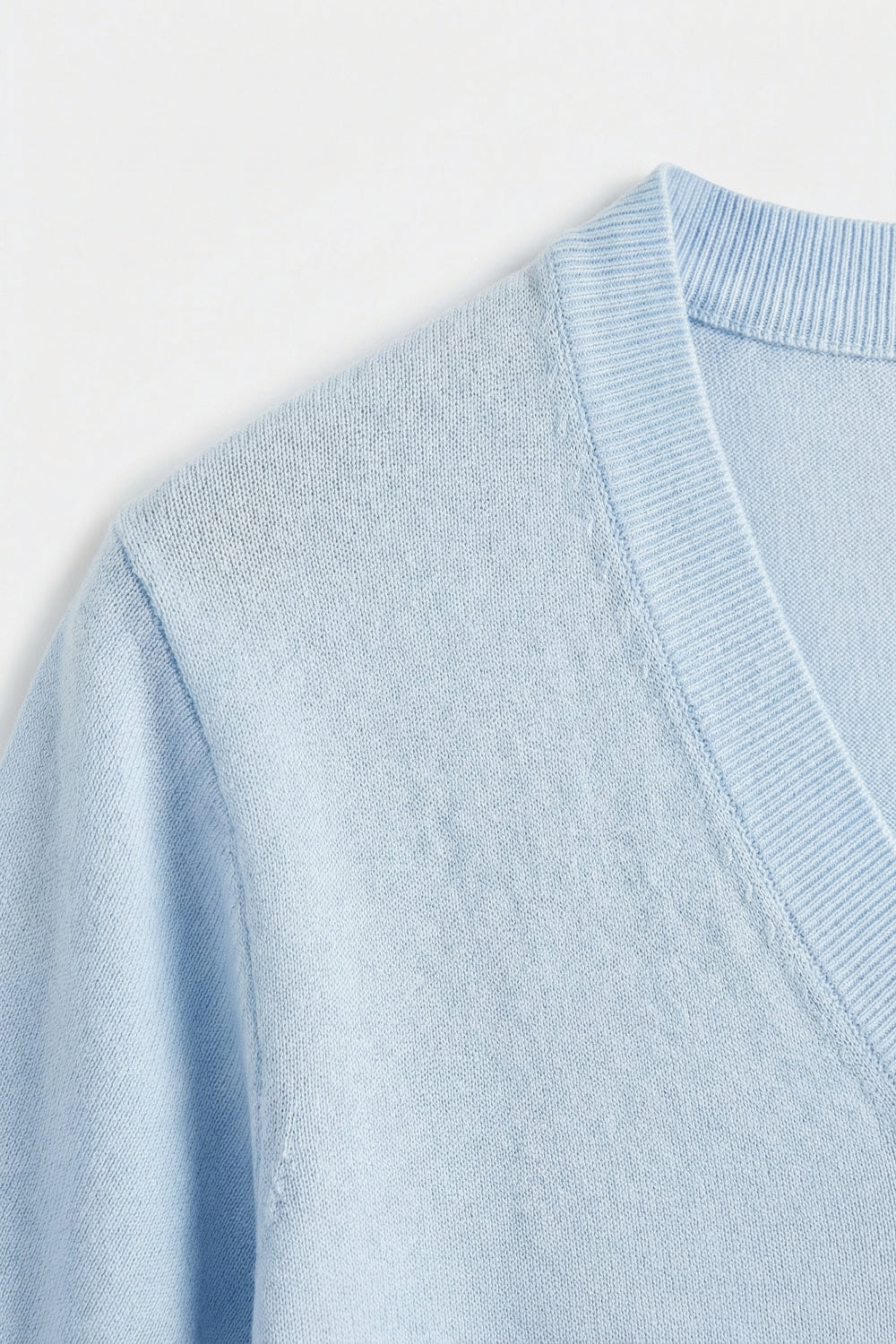 Maglione a maglia fine rilassato con scollo a V in azzurro