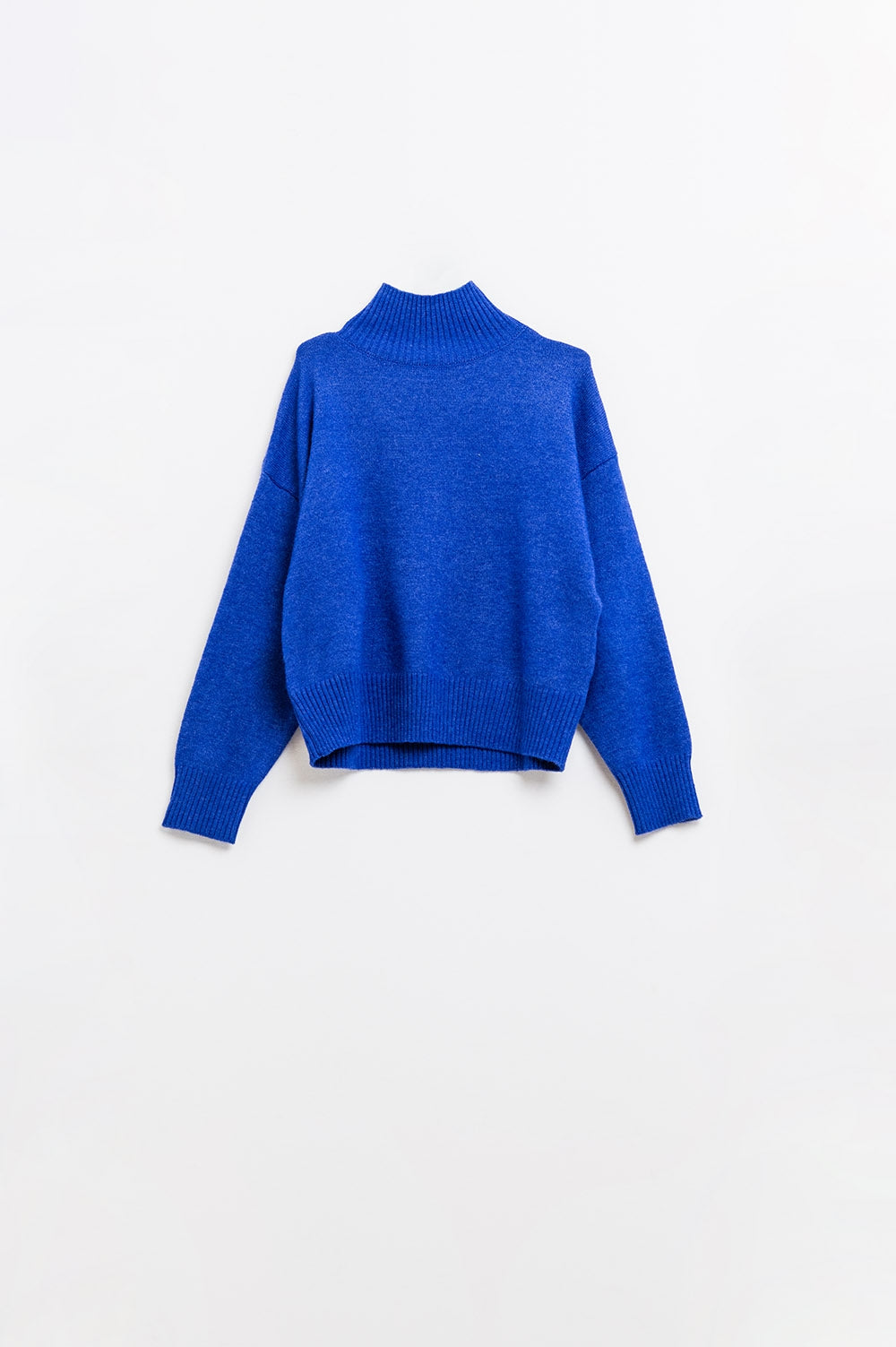 maglione a maglia grossa blu con dolcevita