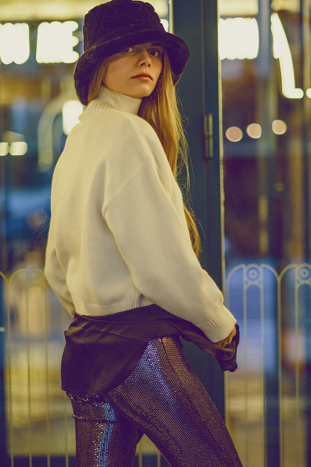 maglione a maglia grossa in ecru con dolcevita