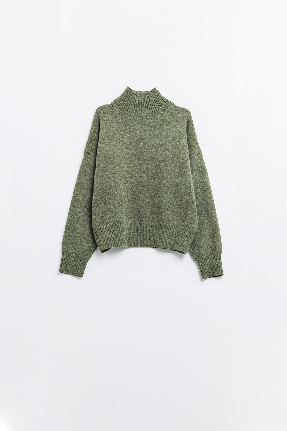 maglione a maglia grossa verde con dolcevita