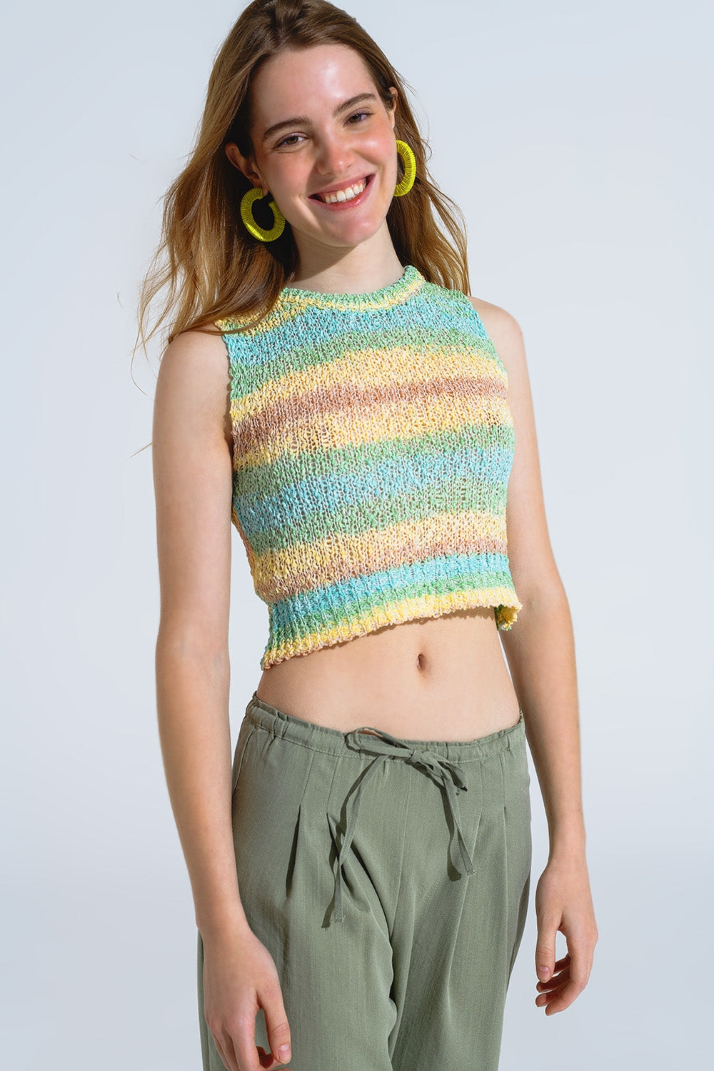 Maglione a maglia multicolore senza maniche con strisce e scollatura a girocollo