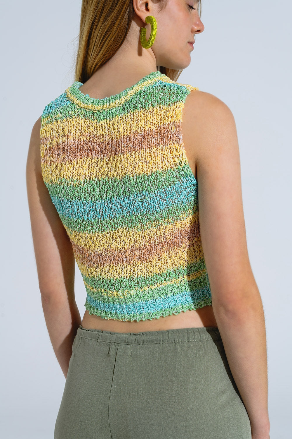 Maglione a maglia multicolore senza maniche con strisce e scollatura a girocollo