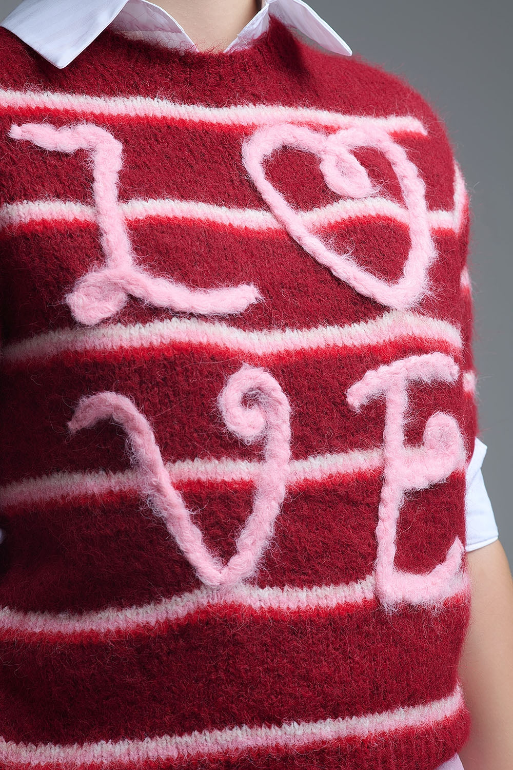 Maglione a manica corta ricamato Love in borgogna