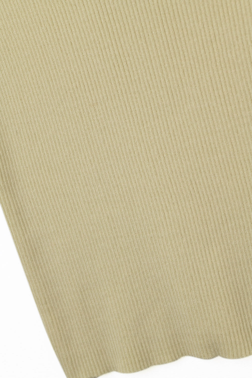 Maglione a maniche corte a collo alto a coste in beige