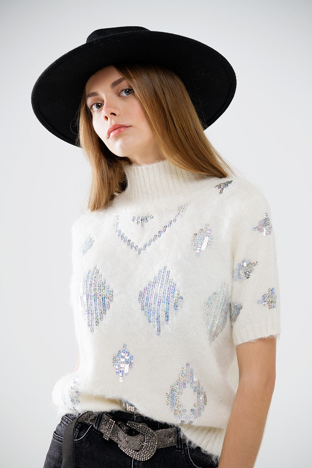 Maglione a maniche corte color crema con paillettes