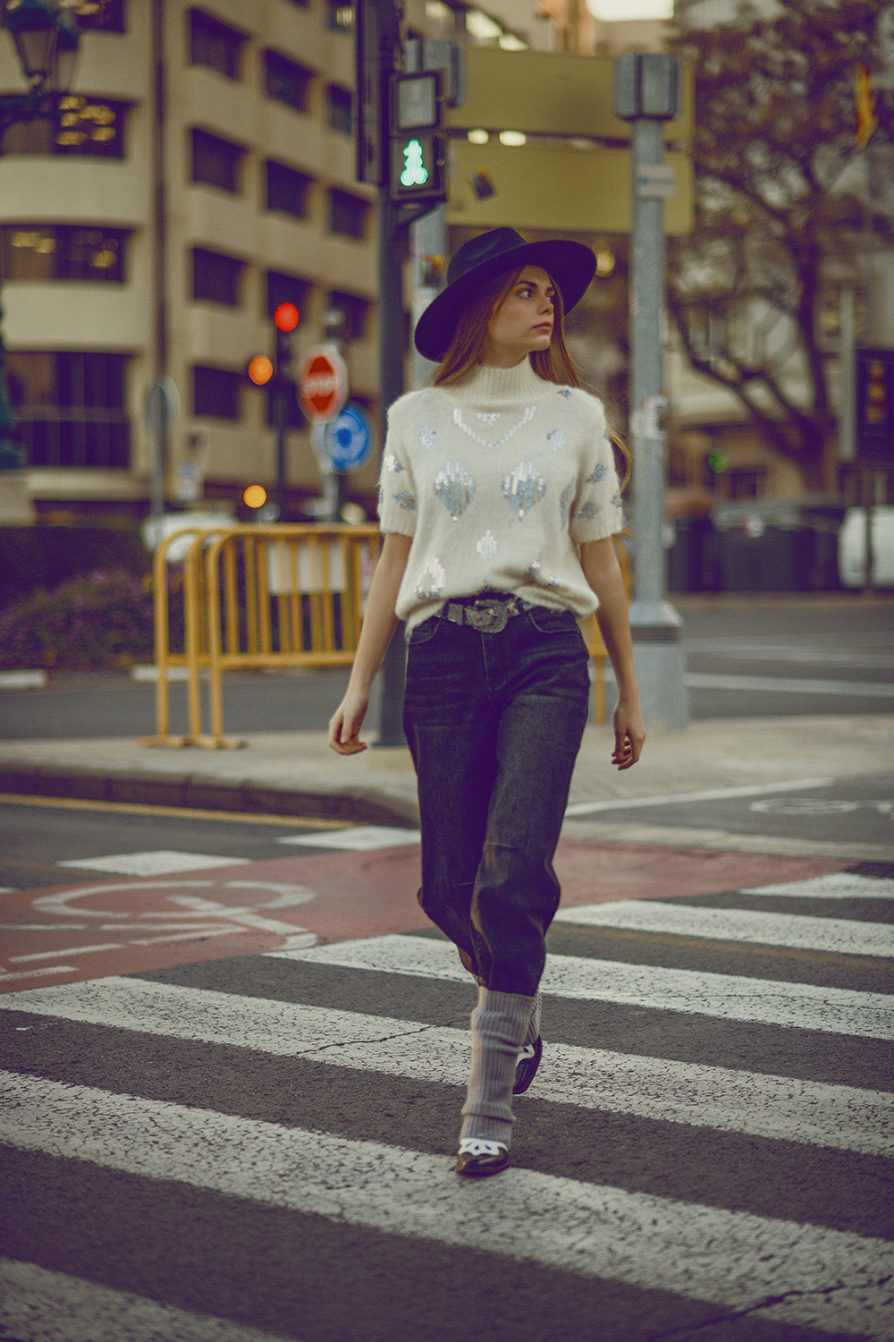 Maglione a maniche corte color crema con paillettes