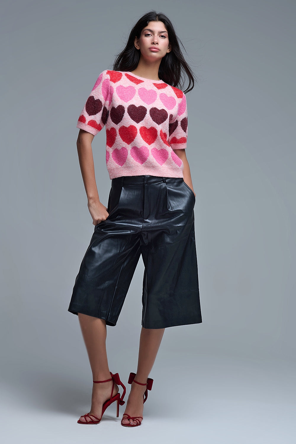 Maglione a maniche corte con cuore stampato in rosa