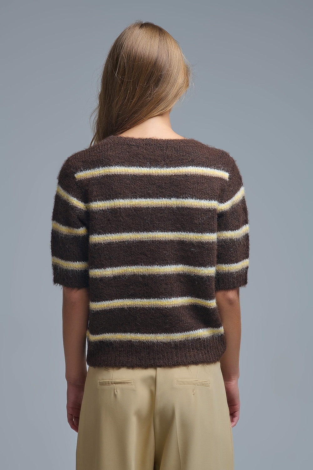 Maglione a maniche corte con ricamo Love in marrone