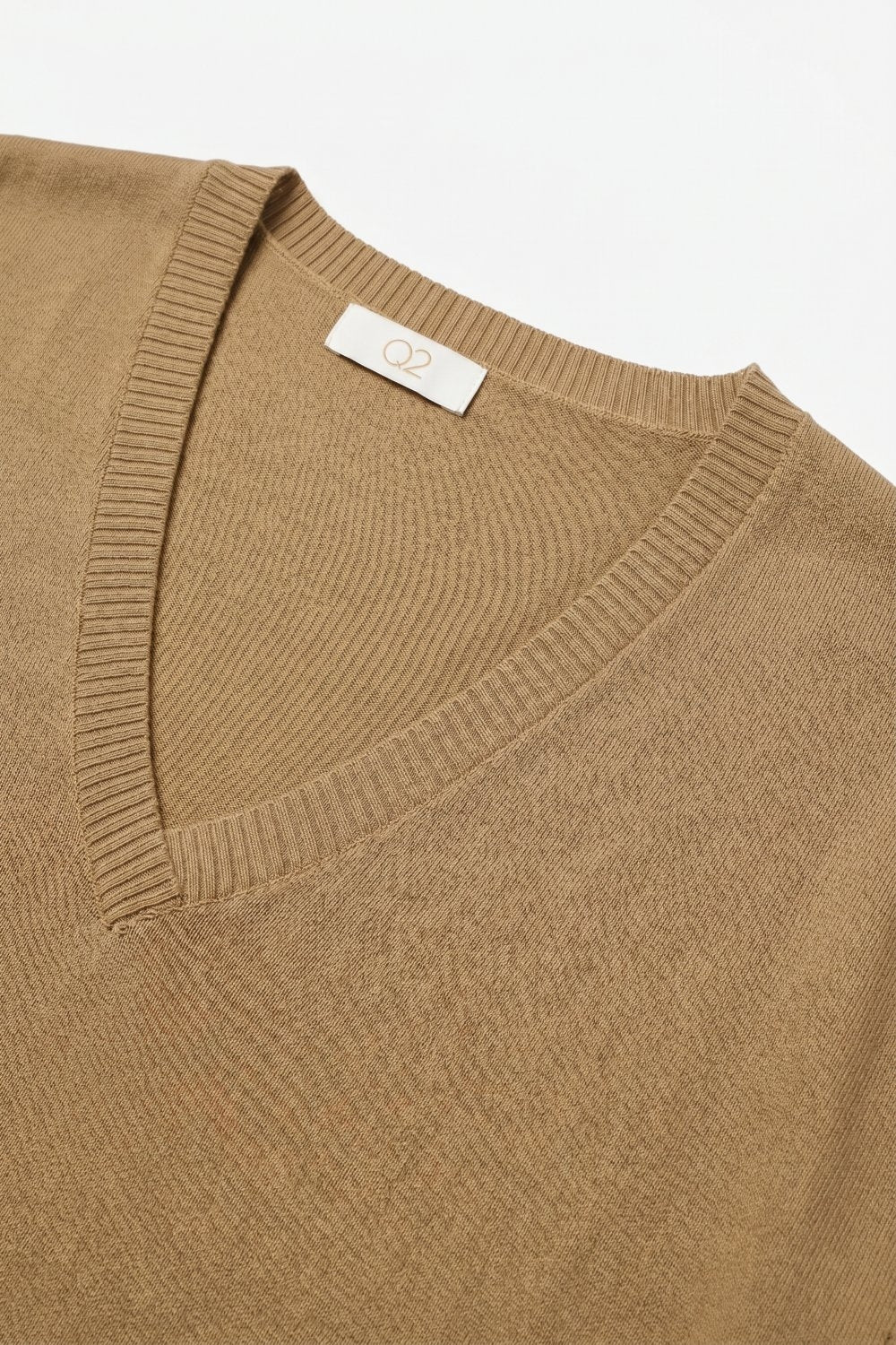 Maglione a maniche corte con scollo a V in maglia fine color cammello