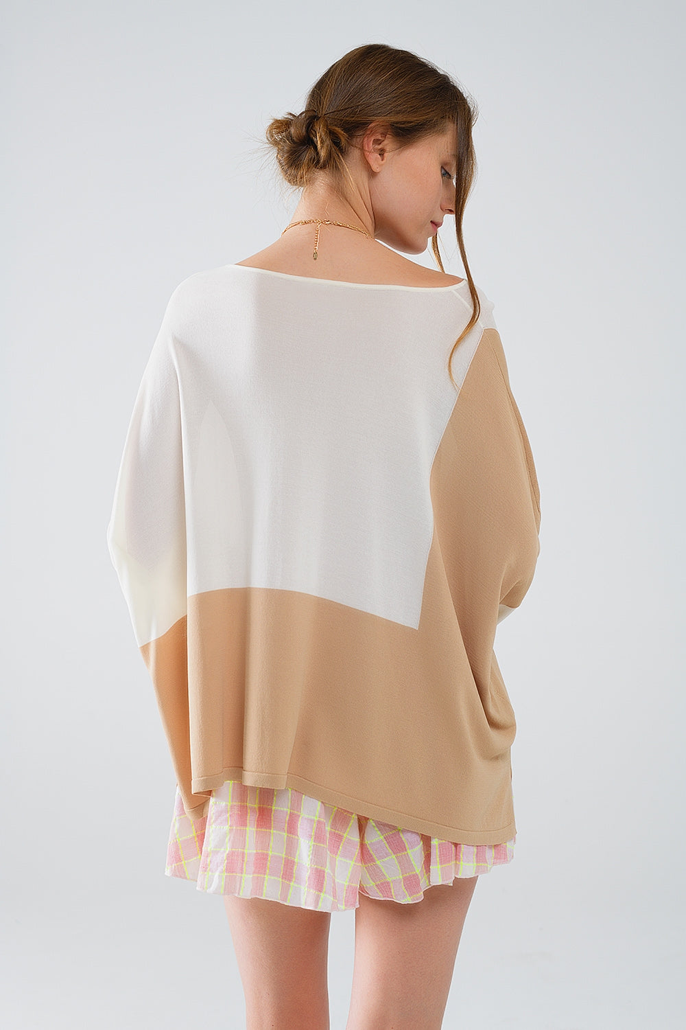 Maglione a pipistrello a blocchi di colore bianco e beige