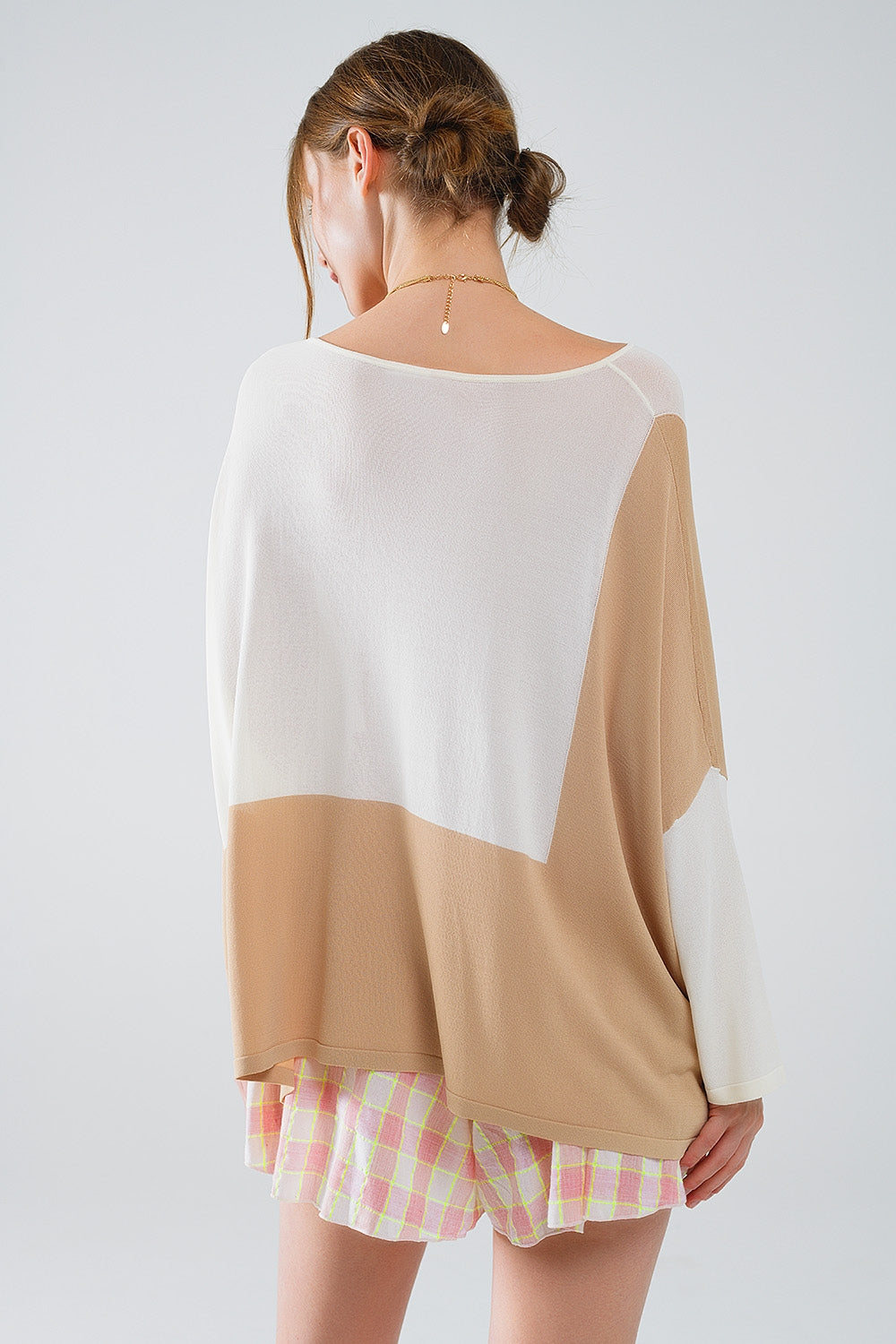 Maglione a pipistrello a blocchi di colore bianco e beige