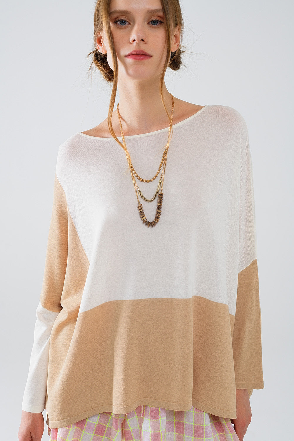 Maglione a pipistrello a blocchi di colore bianco e beige