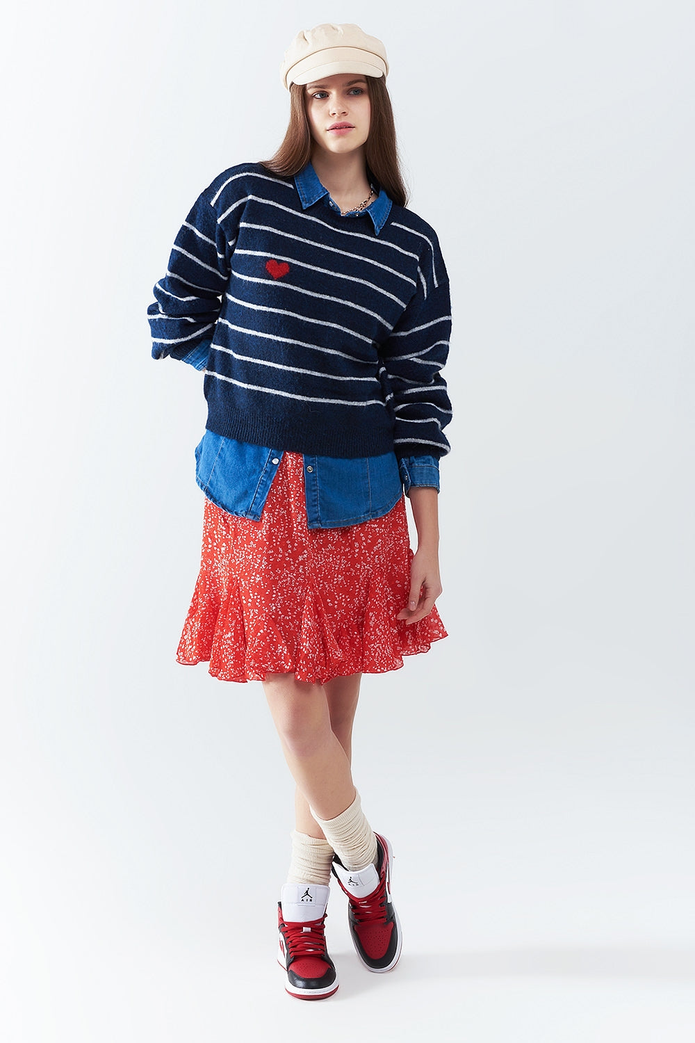 Maglione a righe blu con dettaglio a cuore rosso