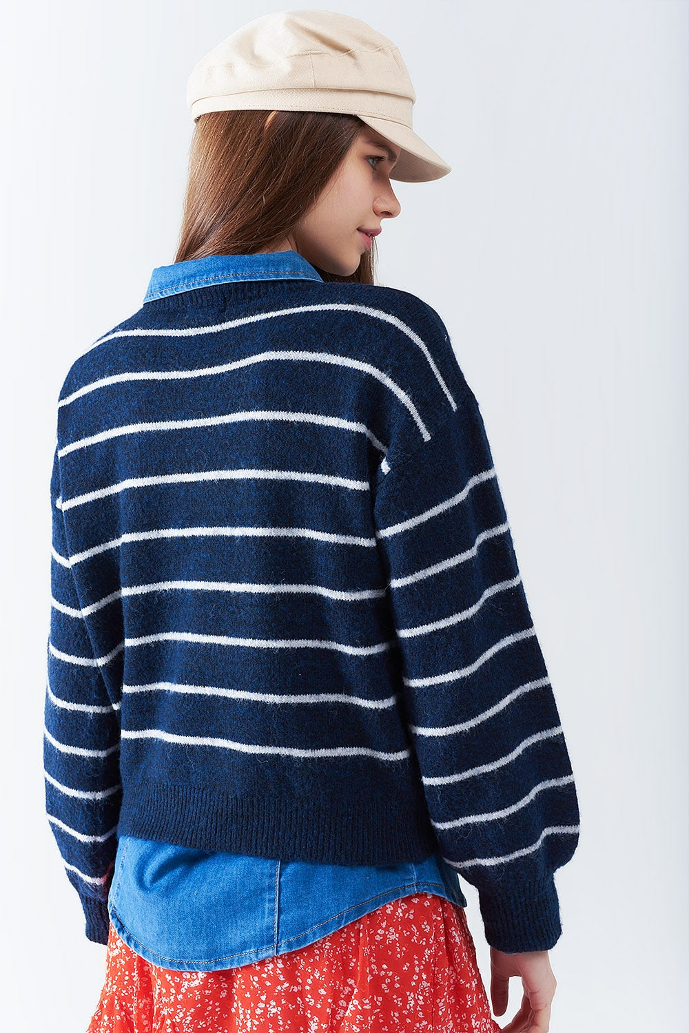 Maglione a righe blu con dettaglio a cuore rosso