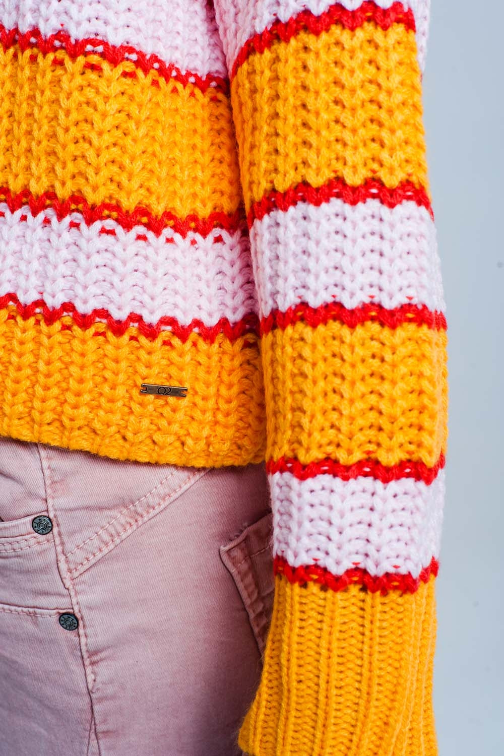 Maglione a righe colour block arancia e rosa