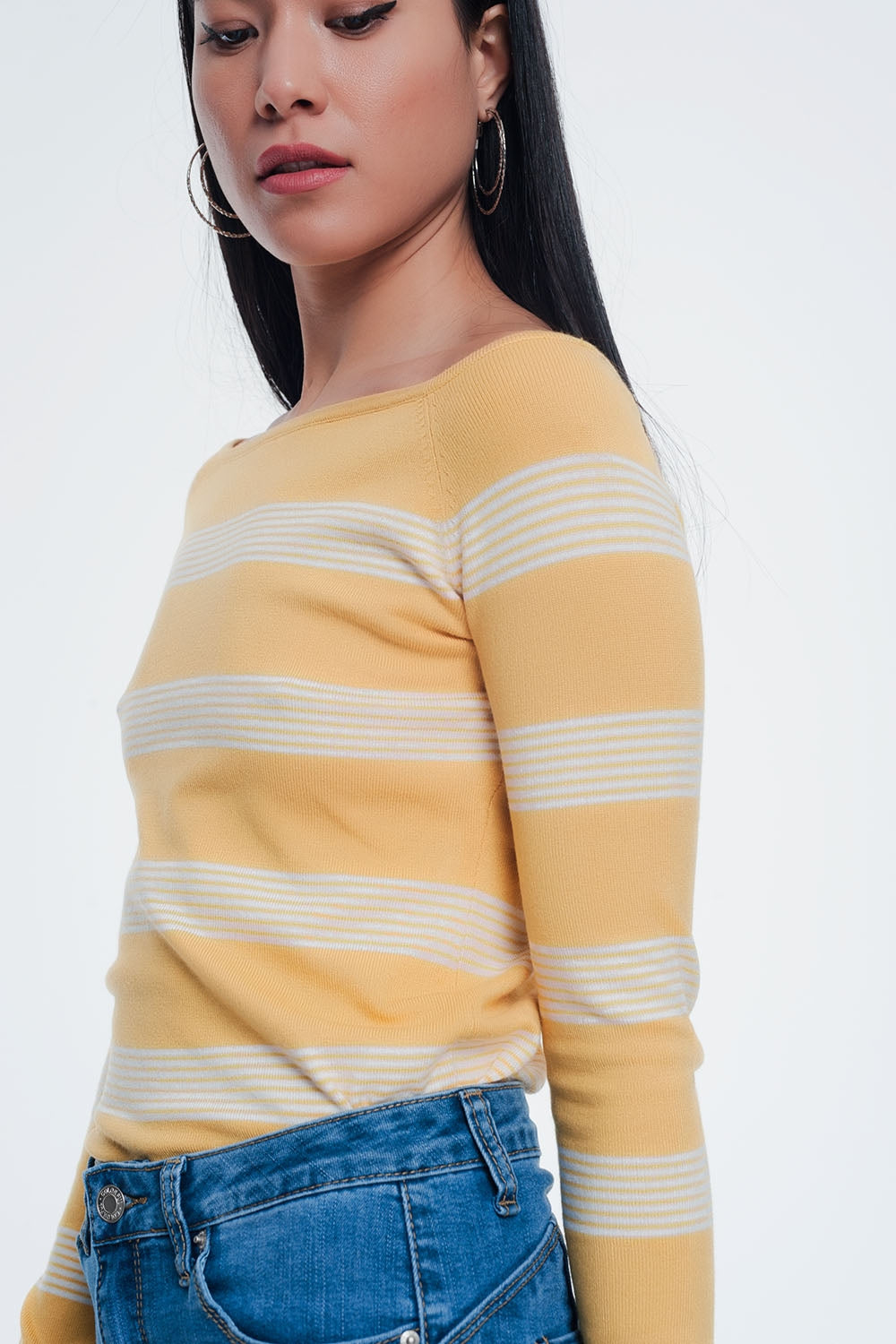 Maglione a righe con scollo a barca gialle