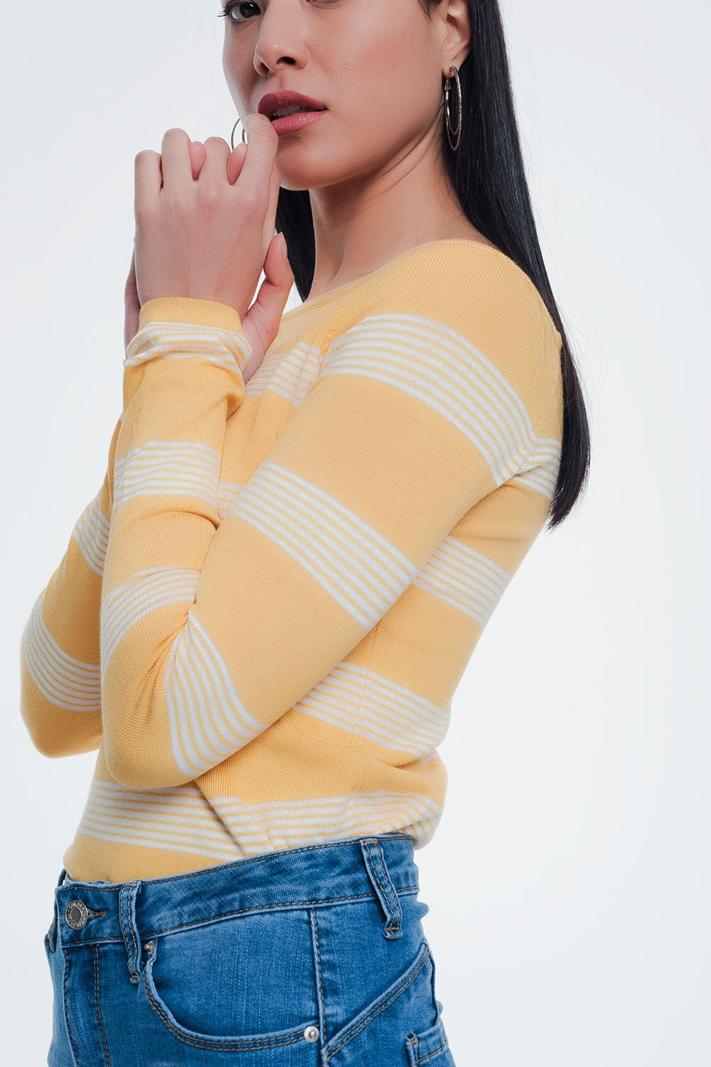 Maglione a righe con scollo a barca gialle