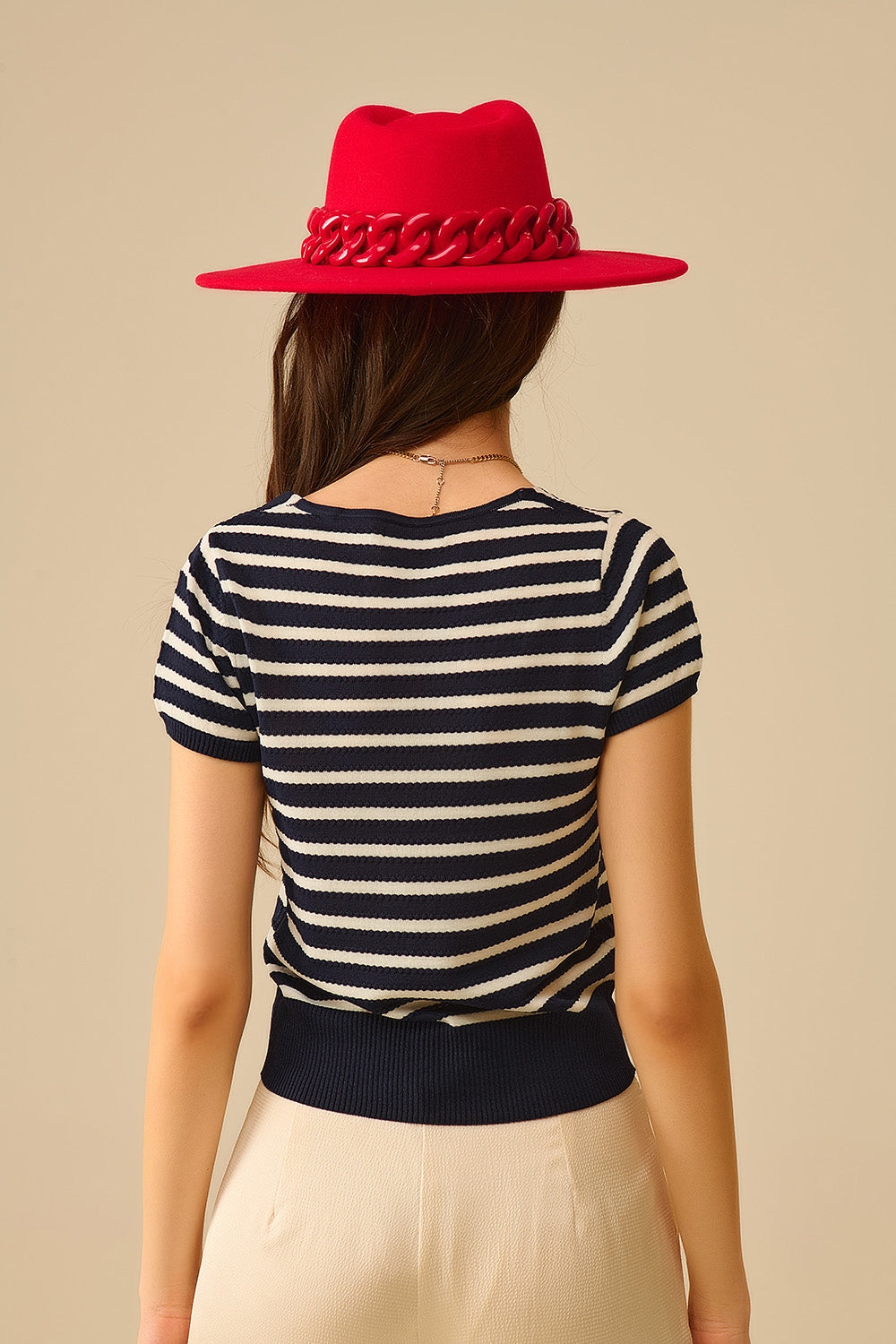 Maglione a righe con scollo quadrato in blu e bianco
