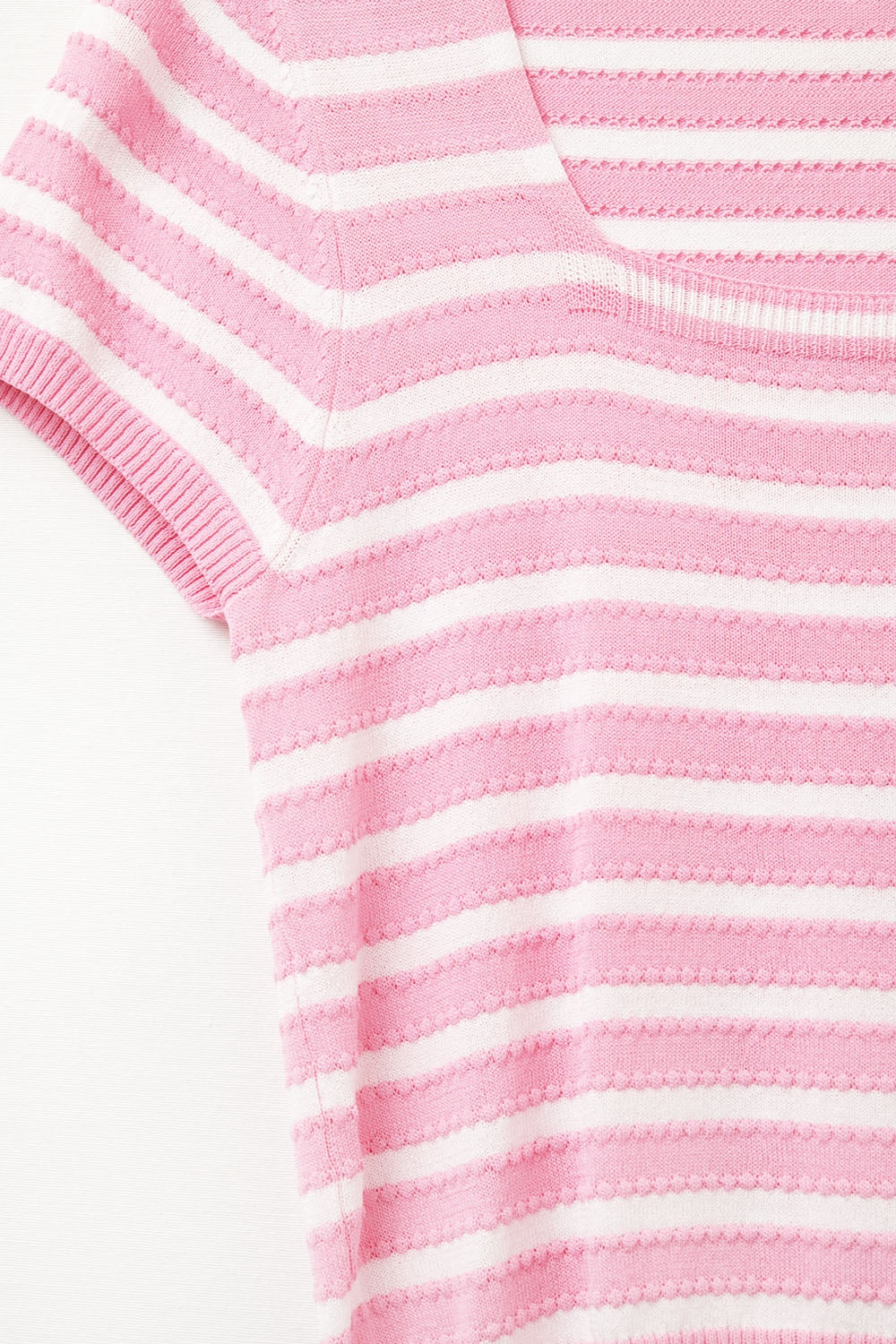 Maglione a righe con scollo quadrato in rosa e bianco